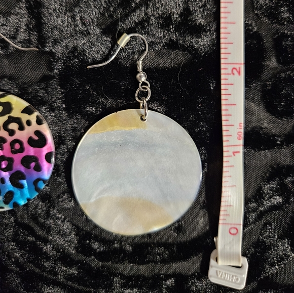 Shell Earrings Painted with Rainbow Leppard Spots - Picture 2 of 4
